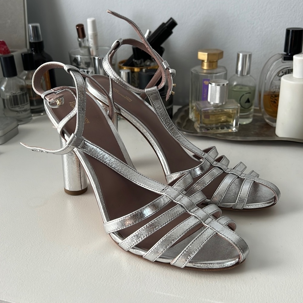 Metallic silver Diane von furstenberg disco t-strap round heels size 39 or 9m